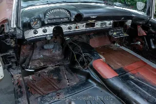 Foto 22 di 24: 1956 Ford Thunderbird
