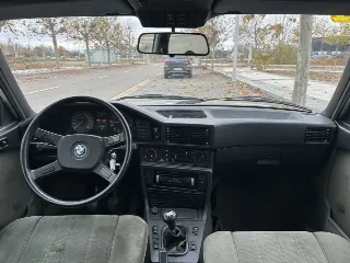 Foto 6 di 8: BMW 525i | 1983 | Route 66 Auctions