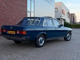 Foto 4 di 8: Mercedes-Benz 230 E | 1984 | Route 66 Auctions