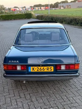 Foto 5 di 8: Mercedes-Benz 230 E | 1984 | Route 66 Auctions