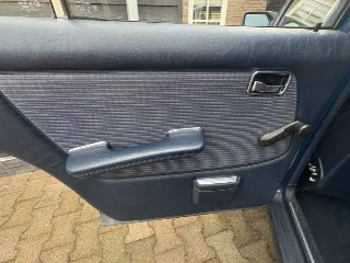 Foto 8 di 8: Mercedes-Benz 230 E | 1984 | Route 66 Auctions