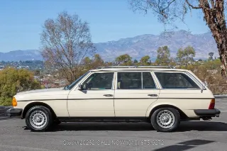 Foto 12 di 24: 1982 Mercedes Benz 300TD