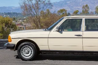 Foto 13 di 24: 1982 Mercedes Benz 300TD