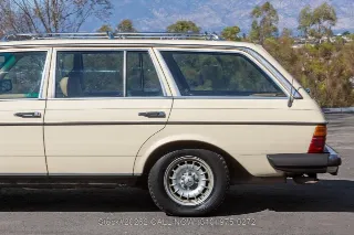 Foto 14 di 24: 1982 Mercedes Benz 300TD