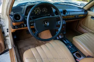 Foto 18 di 24: 1982 Mercedes Benz 300TD
