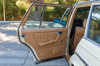 Foto 21 di 24: 1982 Mercedes Benz 300TD