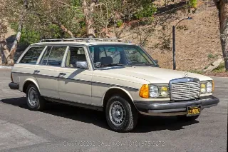 Foto 3 di 24: 1982 Mercedes Benz 300TD