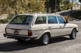 Foto 6 di 24: 1982 Mercedes Benz 300TD