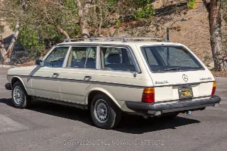 Foto 7 di 24: 1982 Mercedes Benz 300TD