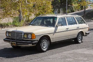 Foto 8 di 24: 1982 Mercedes Benz 300TD