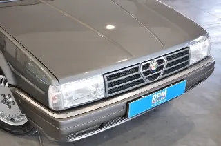Foto 5 di 21: Alfa Romeo 90 2.5i V6 Quadrif. Oro, Clima, quadro digitale