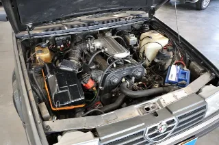 Foto 8 di 21: Alfa Romeo 90 2.5i V6 Quadrif. Oro, Clima, quadro digitale