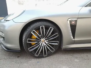 Foto 5 di 9: Porsche Panamera Turbo | 2010 | Route 66 Auctions