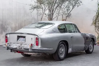 Foto 10 di 24: 1967 Aston Martin DB6