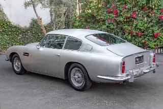 Foto 14 di 24: 1967 Aston Martin DB6