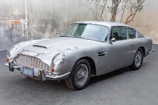 Foto 16 di 24: 1967 Aston Martin DB6
