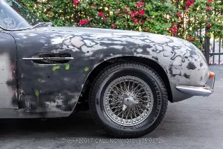 Foto 21 di 24: 1967 Aston Martin DB6