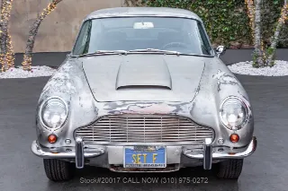 Foto 2 di 24: 1967 Aston Martin DB6