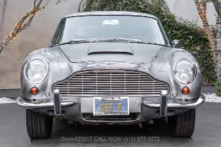 Foto 3 di 24: 1967 Aston Martin DB6