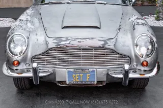 Foto 4 di 24: 1967 Aston Martin DB6