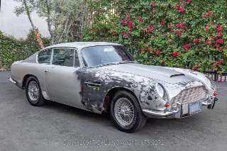 Foto 5 di 24: 1967 Aston Martin DB6
