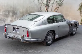 Foto 9 di 24: 1967 Aston Martin DB6
