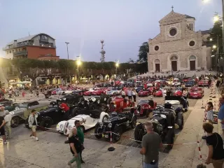 Foto 84 di 269: JAGUAR XK120 ots 1952-1000 MIGLIA ELIGIBLE