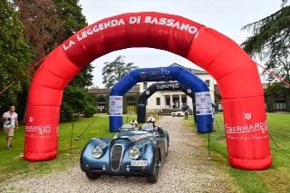 Foto 88 di 269: JAGUAR XK120 ots 1952-1000 MIGLIA ELIGIBLE