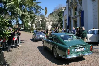 Foto 102 di 397: ASTON MARTIN DB6 1966