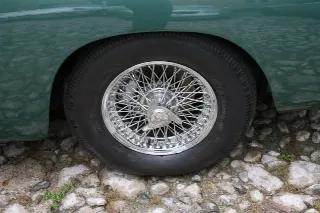Foto 10 di 397: ASTON MARTIN DB6 1966