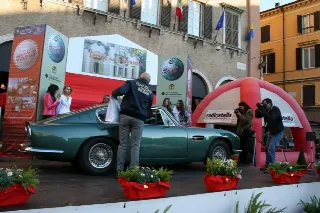 Foto 115 di 397: ASTON MARTIN DB6 1966