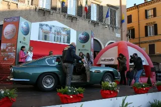 Foto 116 di 397: ASTON MARTIN DB6 1966
