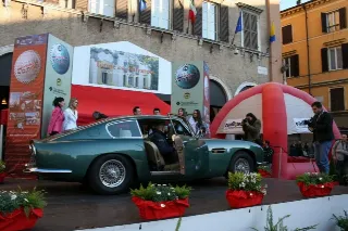 Foto 117 di 397: ASTON MARTIN DB6 1966