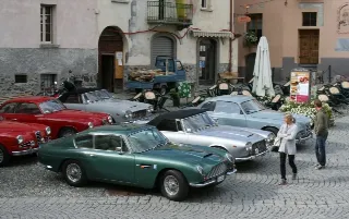 Foto 121 di 397: ASTON MARTIN DB6 1966