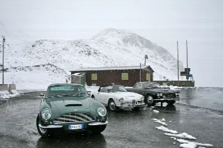 Foto 125 di 397: ASTON MARTIN DB6 1966