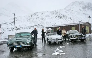 Foto 126 di 397: ASTON MARTIN DB6 1966
