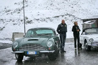 Foto 127 di 397: ASTON MARTIN DB6 1966