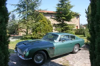 Foto 128 di 397: ASTON MARTIN DB6 1966
