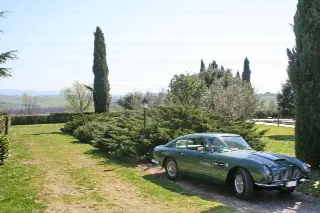Foto 129 di 397: ASTON MARTIN DB6 1966