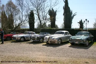 Foto 130 di 397: ASTON MARTIN DB6 1966