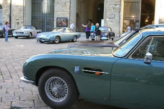 Foto 136 di 397: ASTON MARTIN DB6 1966