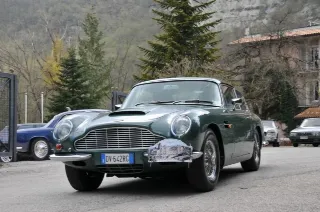 Foto 155 di 397: ASTON MARTIN DB6 1966