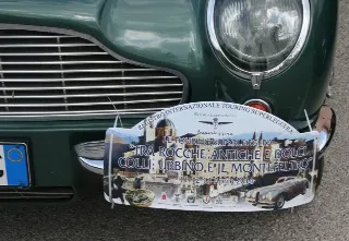 Foto 166 di 397: ASTON MARTIN DB6 1966