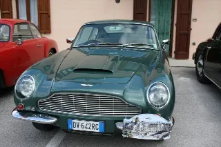 Foto 167 di 397: ASTON MARTIN DB6 1966