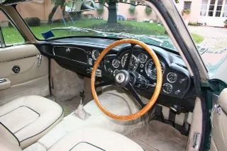 Foto 16 di 397: ASTON MARTIN DB6 1966