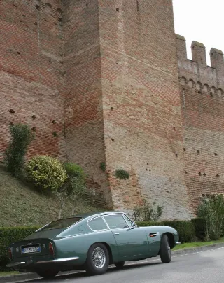Foto 172 di 397: ASTON MARTIN DB6 1966