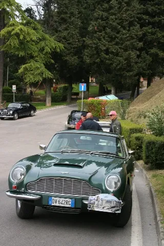 Foto 175 di 397: ASTON MARTIN DB6 1966