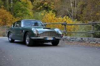 Foto 179 di 397: ASTON MARTIN DB6 1966