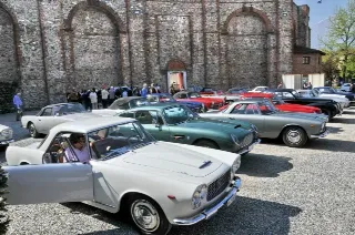 Foto 188 di 397: ASTON MARTIN DB6 1966
