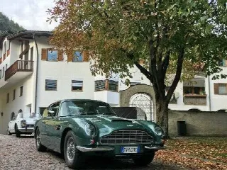 Foto 200 di 397: ASTON MARTIN DB6 1966